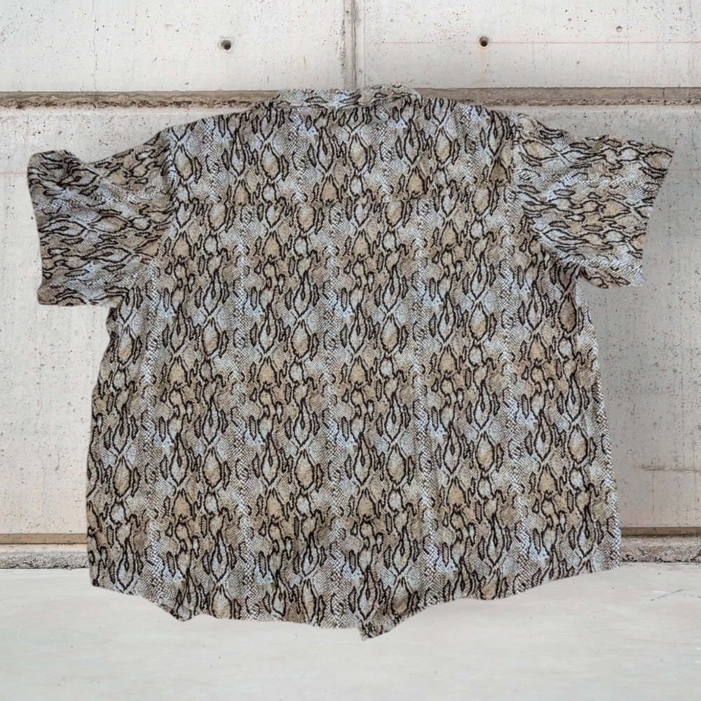 NWT Davi & Dani Oversized Snake Print Button Down Shirt Size 2X - Picture 5 of 7